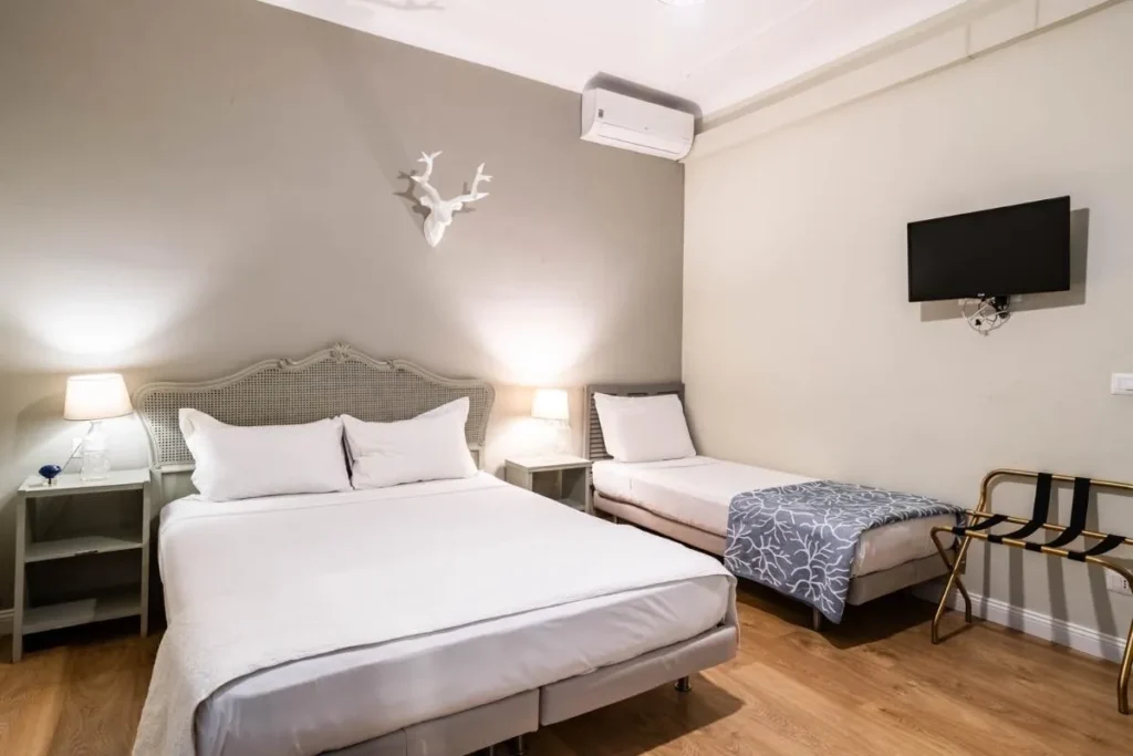 la piazzetta rooms b&b camera tripla genova selvaggia (4)